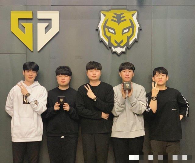 年的表现充 年的表现充