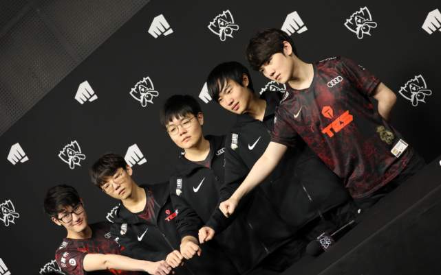 输送炮弹的 输送炮弹的