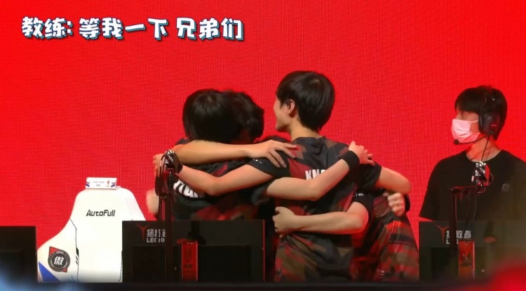 而引起軒然 而引起軒然