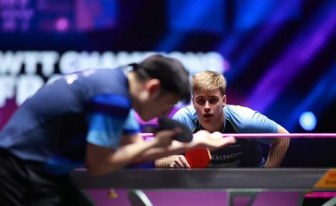 记者：巴萨不应宣称自己可以赢得一切，他们需要一个两到三年的计划