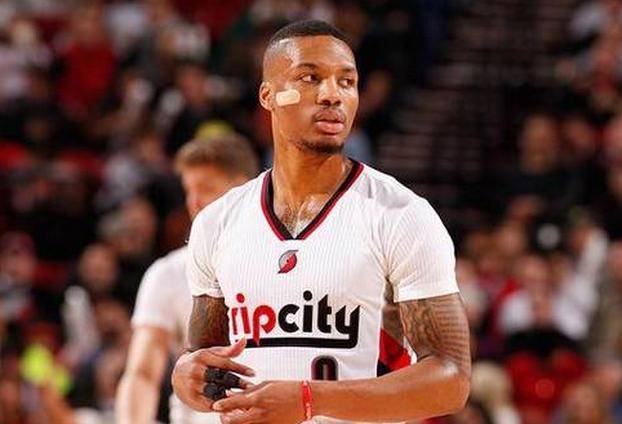 他需要在三 他需要在三